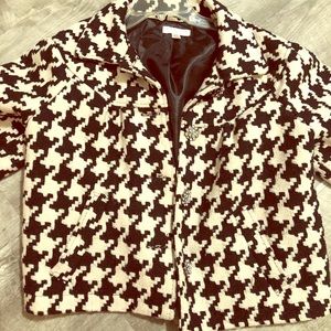 Super cute cropped sleeve jacket!! Lined inside.